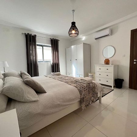 Brand New Apartment 2 Mins From Seafront Σεντ Πόλς Μπέι Εξωτερικό φωτογραφία