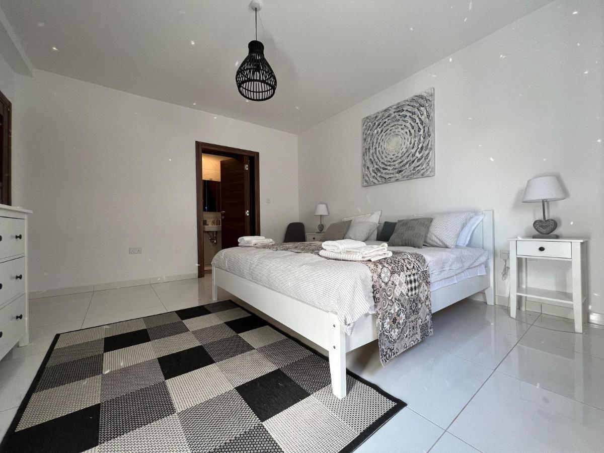 Brand New Apartment 2 Mins From Seafront Σεντ Πόλς Μπέι Εξωτερικό φωτογραφία